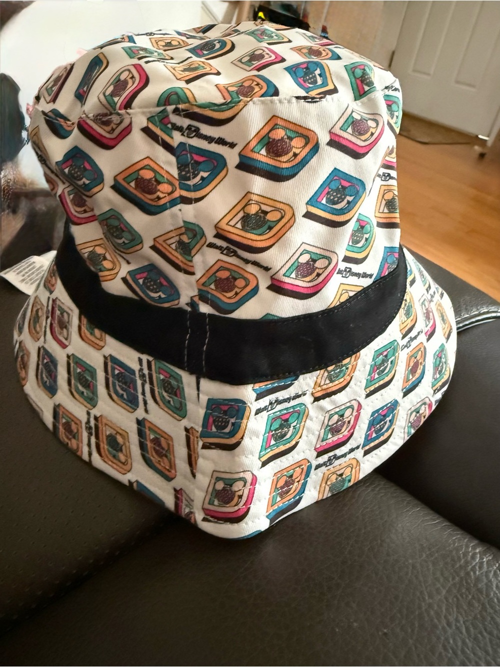 Disney World Mickey Retro Print Reversible Bucket Hat NWT - Picture 5 of 5